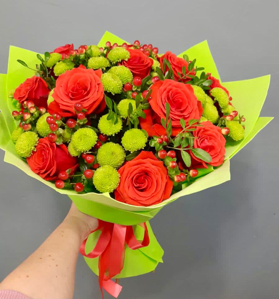 Букет цветов из: Хризантемы и Розы в хуторе Ленина