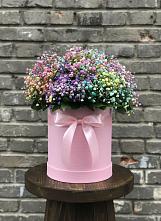 Цветочная композиция из Гипсофила и Розы в шляпной коробке в хуторе Ленина