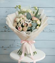 Букет цветов из:  Розы и Лизиантусы в хуторе Ленина