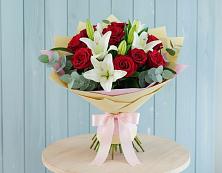 Букет цветов из:  Лилии и Розы в хуторе Ленина