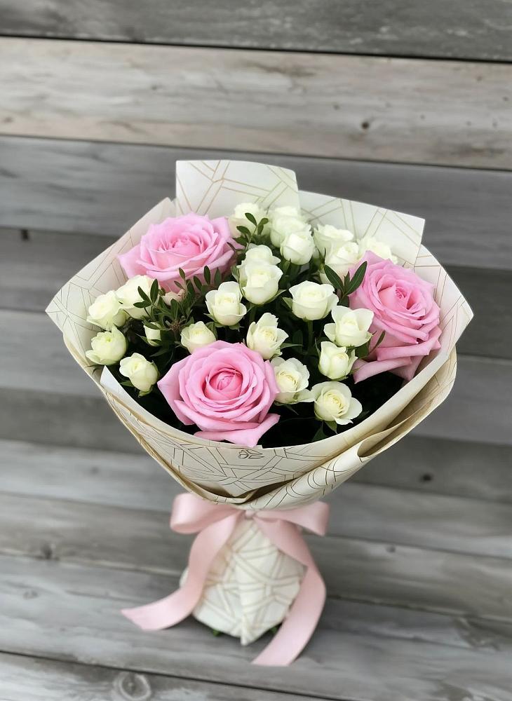 Букет цветов из: Розы в хуторе Ленина