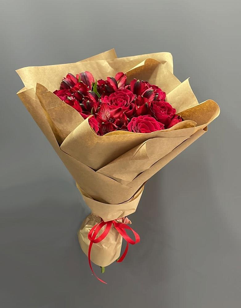 Букет цветов из: Альстромерии и Розы в хуторе Ленина