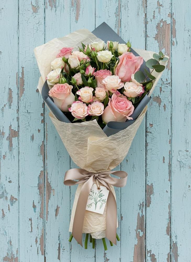 Букет цветов из: Розы в хуторе Ленина