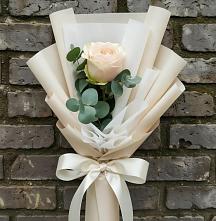 Букет цветов из:  Розы в хуторе Ленина