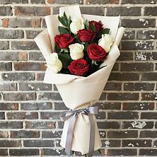 Букет цветов из:  Розы в хуторе Ленина