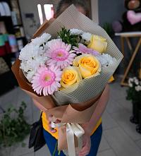 Букет цветов из:  Герберы, Розы и Хризантемы в хуторе Ленина