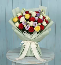 Букет цветов из:  Розы в хуторе Ленина