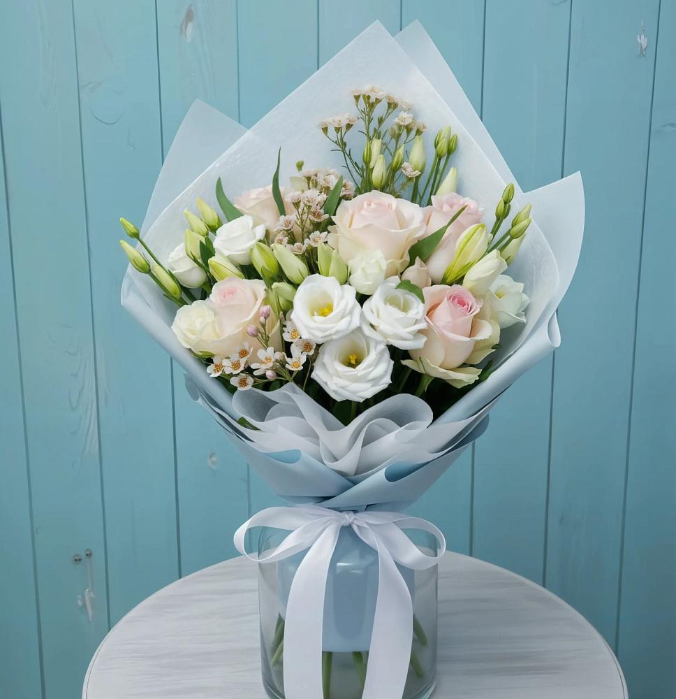 Букет цветов из: Розы и Лизиантусы в хуторе Ленина