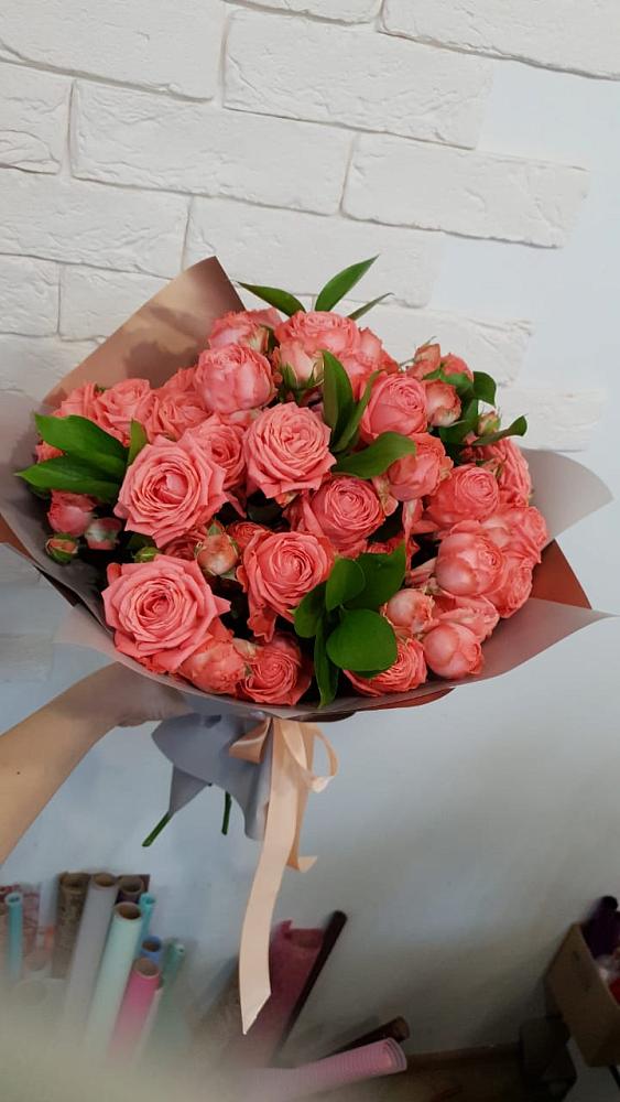 Букет цветов из: Розы в хуторе Ленина