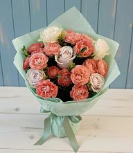 Букет цветов из:  Розы в хуторе Ленина