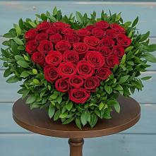 Цветочная композиция из Розы в виде сердца в хуторе Ленина