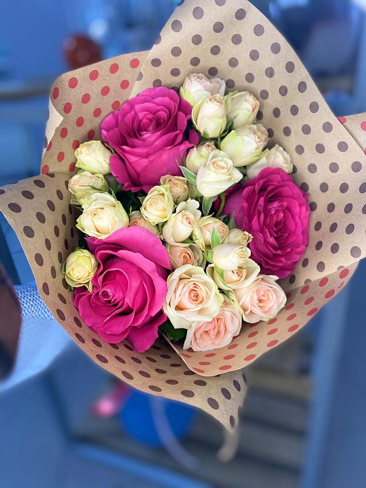 Букет цветов из: Розы в хуторе Ленина