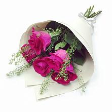 Букет цветов из:  Розы в хуторе Ленина