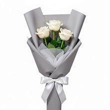 Букет 3 белые розы в хуторе Ленина