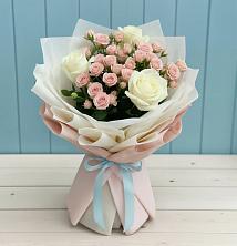 Букет цветов из:  Розы в хуторе Ленина