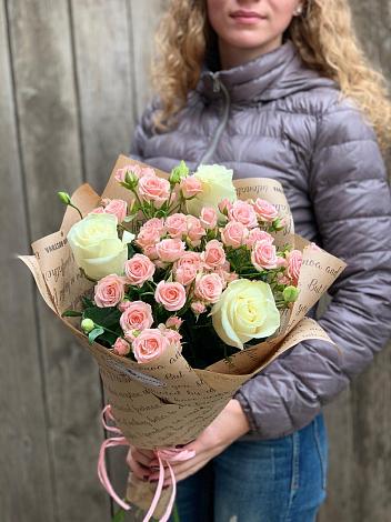 Букет цветов из: Розы в хуторе Ленина