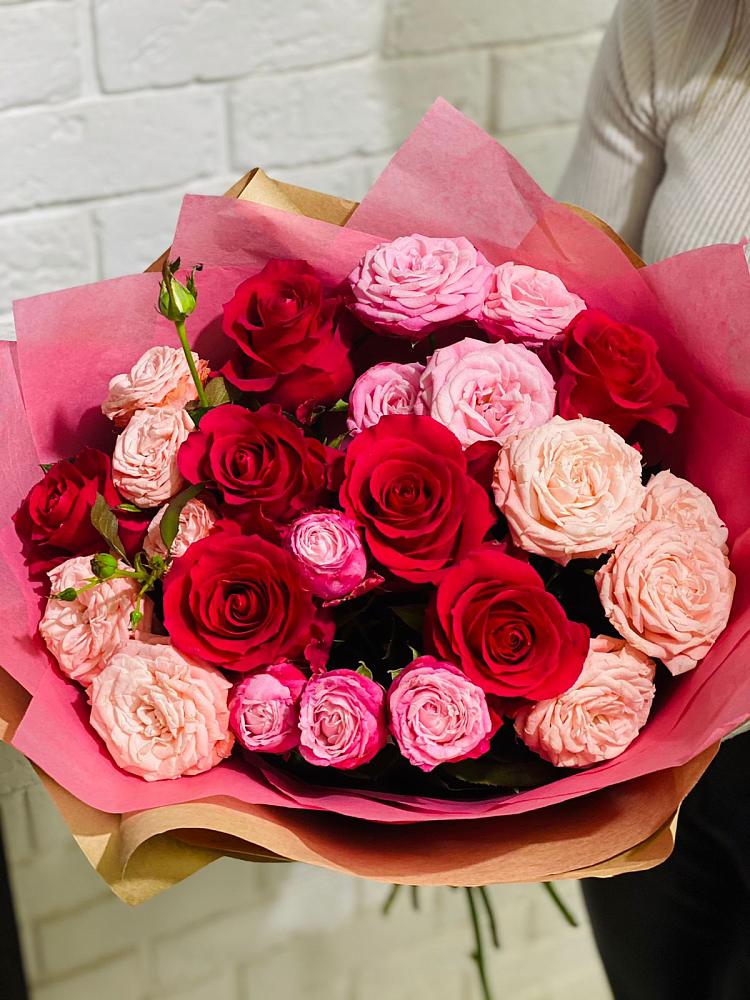 Букет цветов из: Розы в хуторе Ленина