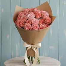 Букет цветов из:  Розы в хуторе Ленина