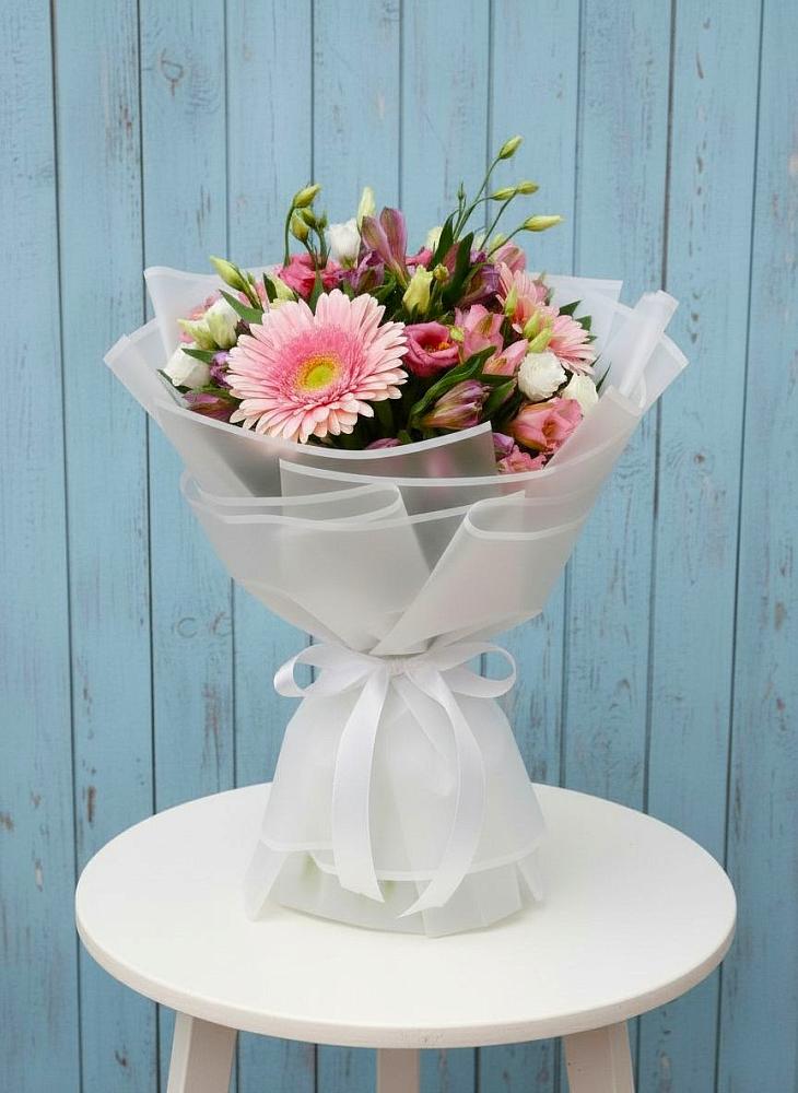 Букет цветов из: Герберы, Альстромерии и Лизиантусы в хуторе Ленина