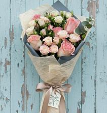 Букет цветов из:  Розы в хуторе Ленина