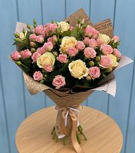Букет цветов из:  Розы в хуторе Ленина