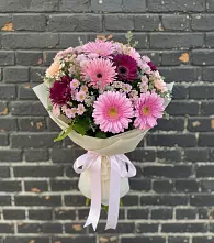 Букет цветов из:  Герберы и Хризантемы в хуторе Ленина