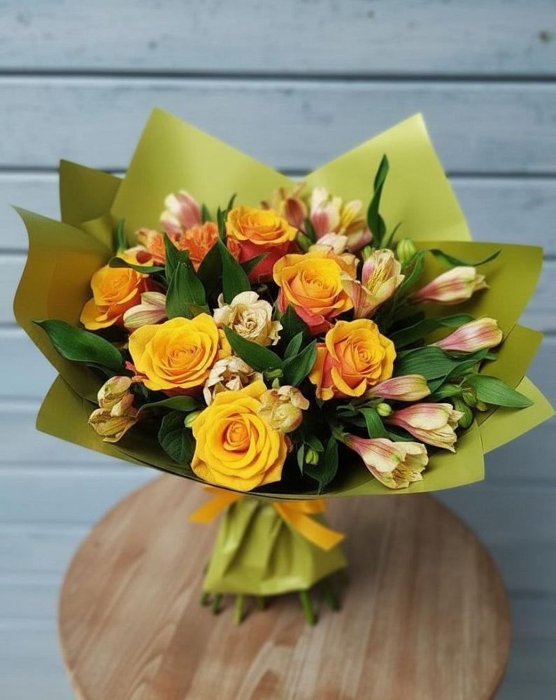 Букет цветов из: Альстромерии и Розы в хуторе Ленина
