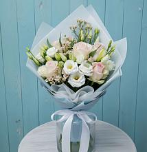 Букет цветов из:  Розы и Лизиантусы в хуторе Ленина