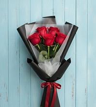 Букет цветов из:  Розы в хуторе Ленина