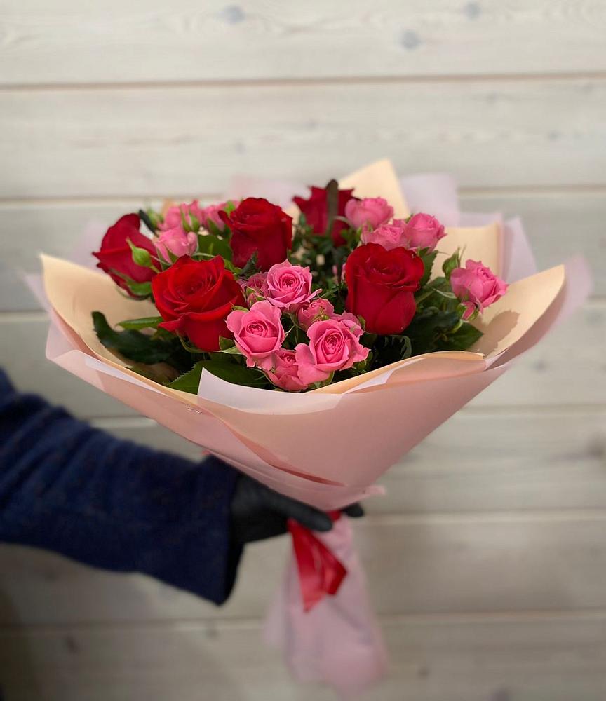 Букет цветов из: Розы в хуторе Ленина