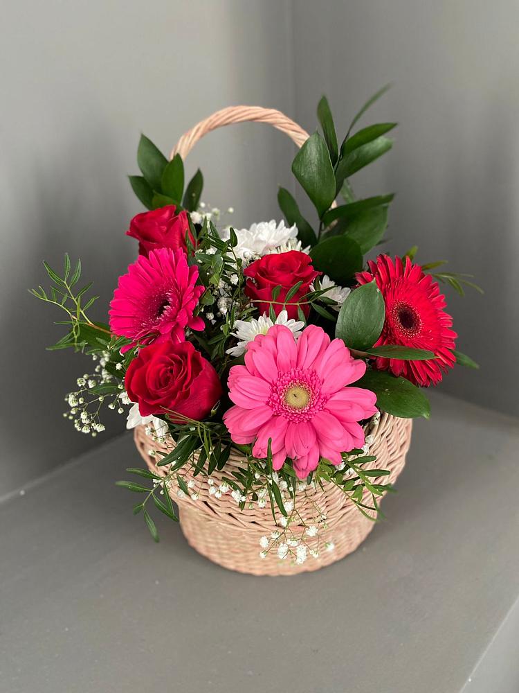 Цветочная композиция из Розы, Хризантемы и Герберы в корзине в хуторе Ленина