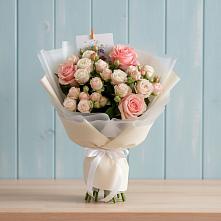 Букет цветов из:  Розы в хуторе Ленина