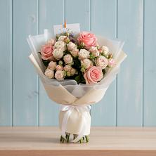 Букет цветов из:  Розы в хуторе Ленина
