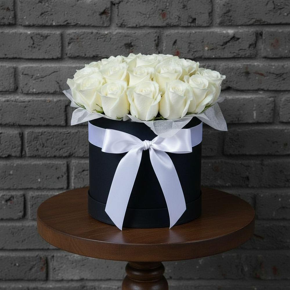 Цветочная композиция из Розы в шляпной коробке в хуторе Ленина