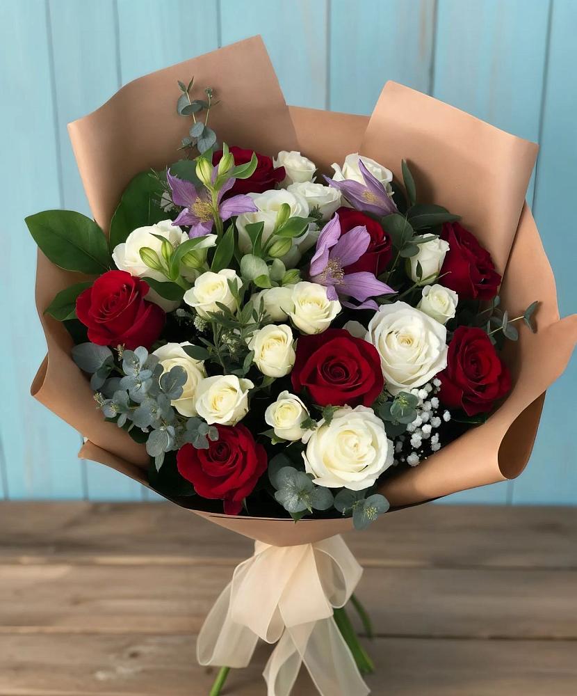 Букет цветов из: Розы и Альстромерии в хуторе Ленина
