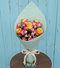 Букет цветов из:  Розы в хуторе Ленина