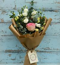 Букет цветов из:  Розы и Лизиантусы в хуторе Ленина