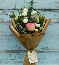Букет цветов из:  Розы и Лизиантусы в хуторе Ленина