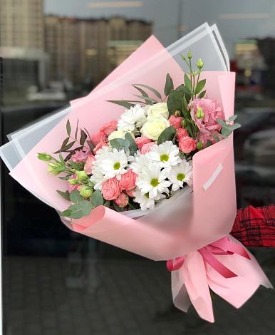 Букет цветов из: Розы, Лизиантусы и Хризантемы в хуторе Ленина