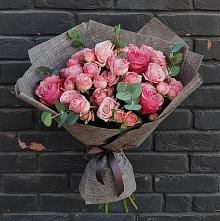 Букет цветов из:  Розы в хуторе Ленина
