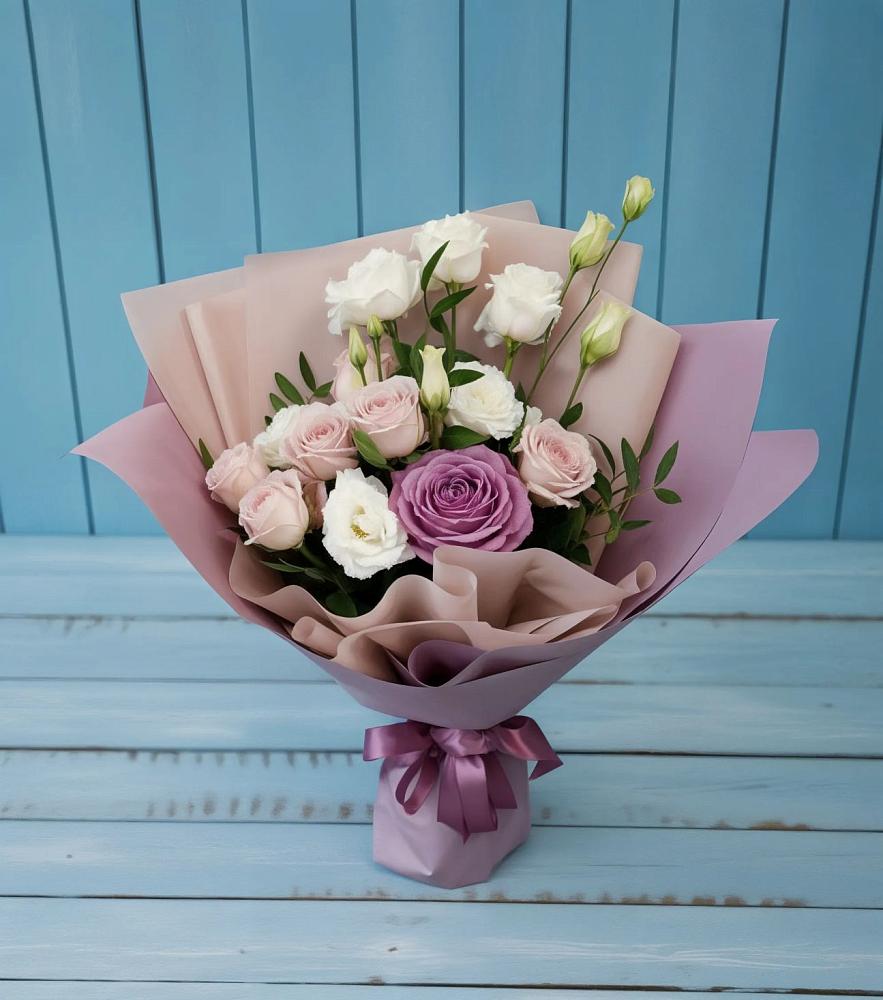 Букет цветов из: Розы и Лизиантусы в хуторе Ленина