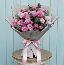Букет цветов из:  Розы в хуторе Ленина